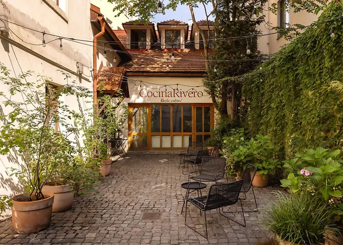 Peaceful Chic In * פראג